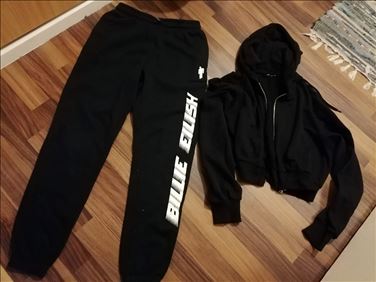 Abbildung: Jogginghos, Kapuzenjacke XS getragen gewaschen