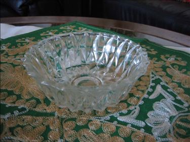 Abbildung: 4 schwerere Glasschalen aus Familien-Nachlass,DDR-Ära