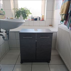 Abbildung: Badmöbel Unterschrank und Schrank