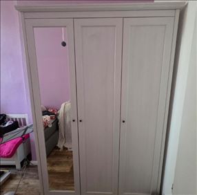 Abbildung: Kleiderschrank weiß