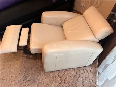 Abbildung: Cremeweißer Leder Sessel mit Funktionen 