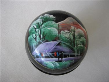 Abbildung: Lotusblüten-Seife in schöner Schmuckdose, Bali