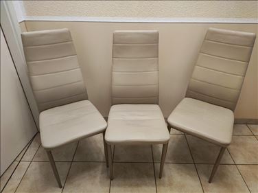 Abbildung: Esszimmerstühle (3 Stück) beige mit hoher Rückenlehne 