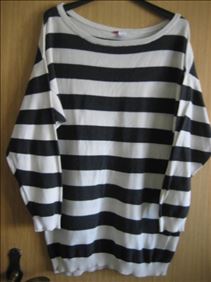 Abbildung: 2 Pullover, Shirt Gr. 40