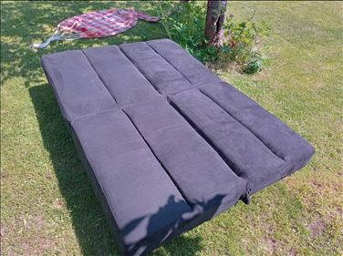 Abbildung: Klappsofa zu verschenken