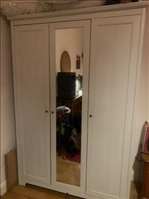 Abbildung: Ikea Kleiderschrank. weiß in gutem Zustand 