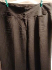 Abbildung: 1 leichte bügelfreie Stoffhose Gr. 42  wie neu gerader schni