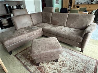 Abbildung: Eckcouch + Hocker