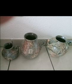 Abbildung: 3x Art Amphoren (ca H: 36 cm/33cm/11cm)