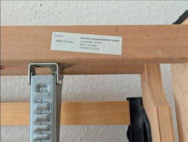 Abbildung: Lattenrost mit verstellbarem Kopfteil