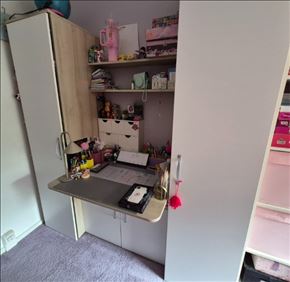 Abbildung: Kleiderschrank-Schreibtisch-Kombi (Umbau zur Wickelkommode)