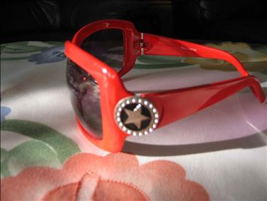 Abbildung: Sonnenbrille aus Italien, neuwertig