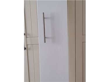 Abbildung: Ikea Tür Fardal hochglanz weiß (25 x 195 cm)