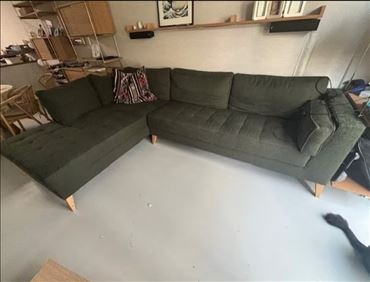 Abbildung: 3M Sofa Grün mit Kratzspuren
