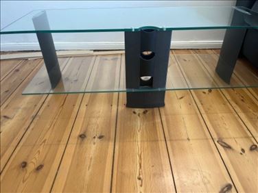 Abbildung: TV Lowboard Fernsehtisch aus Glas