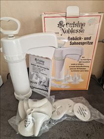 Abbildung: Gebäck- Sahnespritze