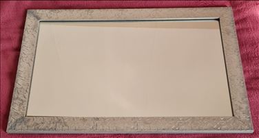 Abbildung: Wandspiegel 60 mal 40 cm mit silbernem Rahmen