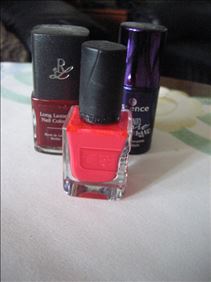 Abbildung: 3x unbenutzter Nagellack von Rossmann und dm