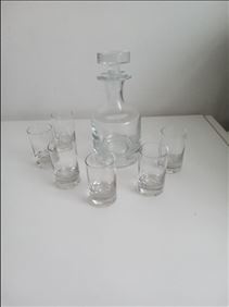 Abbildung: Kleine Karaffe (ca. 300 ml) mit 6 passenden Gläschen