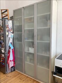 Abbildung: Schrank ohne Inhalt