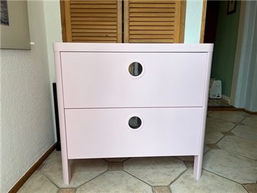 Abbildung: Ikea Kommode in rosa 