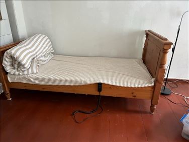 Abbildung: 90x200 Bett mit automatischer  Kopf- und Fussverstellung