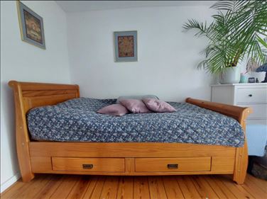 Abbildung: Einzelbett 1 x 2 m mit verstellbarem Lattenrost