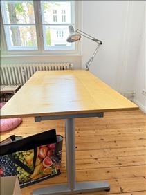 Abbildung: Verstellbarer Schreibtisch