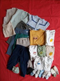Abbildung: Kinderkleidung für die kältere Jahreszeit für ca. Einjährige