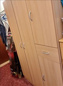 Abbildung: Verschenke Schrank mi vielen Fächern 2m x 1,5m