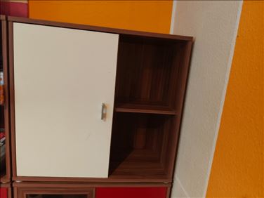 Abbildung: 2 Hängeschränke 