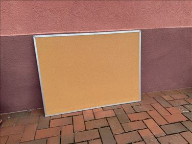Abbildung: Pinnwand aus Kork (120 x 90)