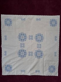 Abbildung: Mittel-Decke, Deckchen, Lochstickerei, ca. 80 x 80 cm Nr. 10