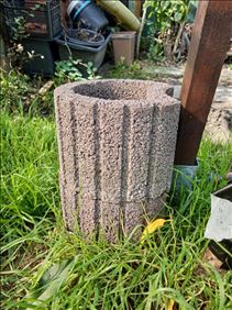 Abbildung: Pflanzstein, klein, rotbraun,