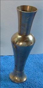 Abbildung: 2 Messingteile, Vase und Becher Vintage