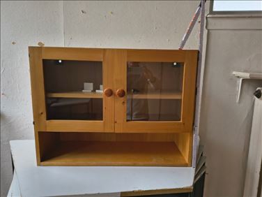 Abbildung: Kleine Hängevitrine