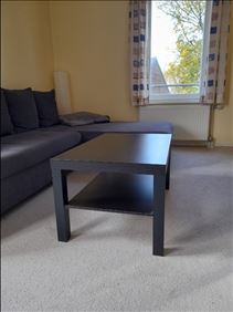 Abbildung: Couchtisch Lack (Ikea)