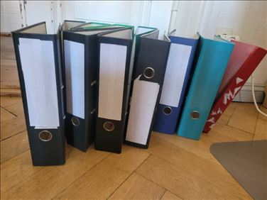 Abbildung: 10 Papierordner zu verschenken 