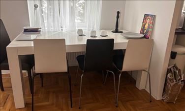 Abbildung: Tisch in Moabit zu verschenken 