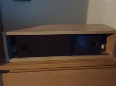 Abbildung: Hängeregal m. Schiebetüren